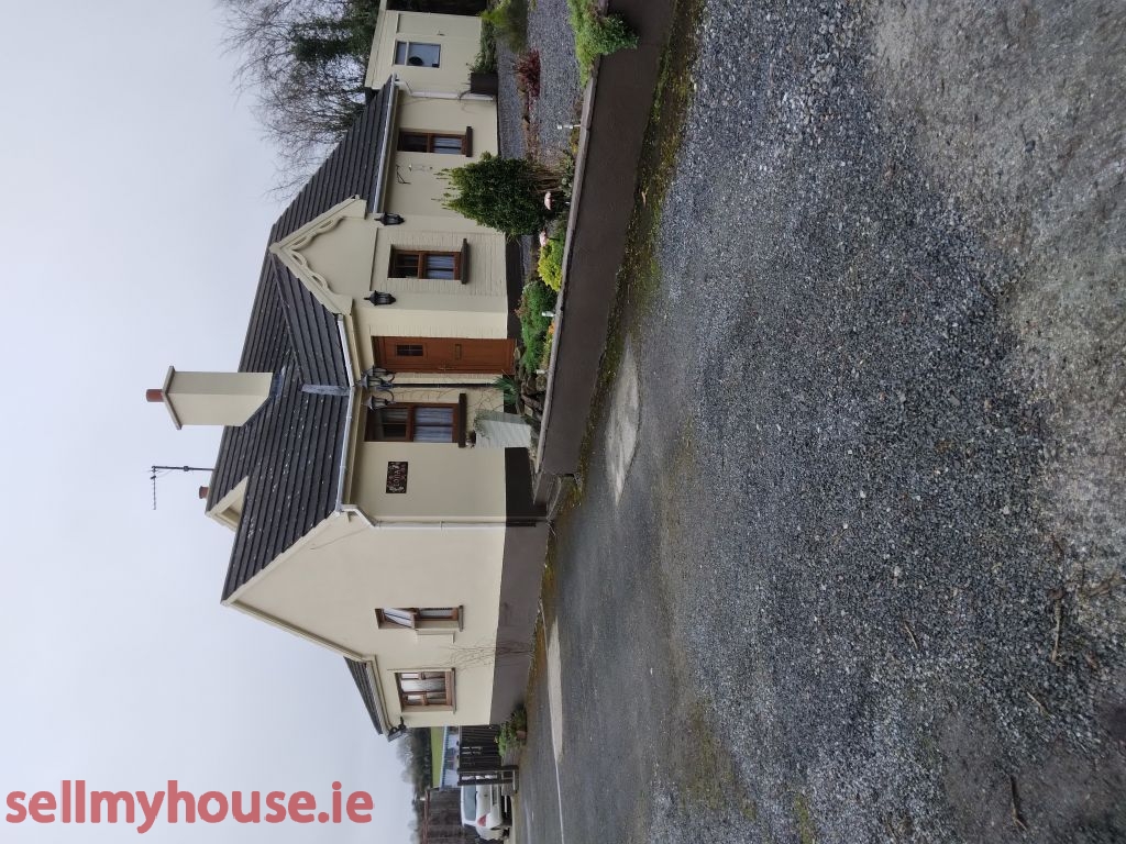 Cottage at Letter Cottage for sale in Cadamstown privately by owner